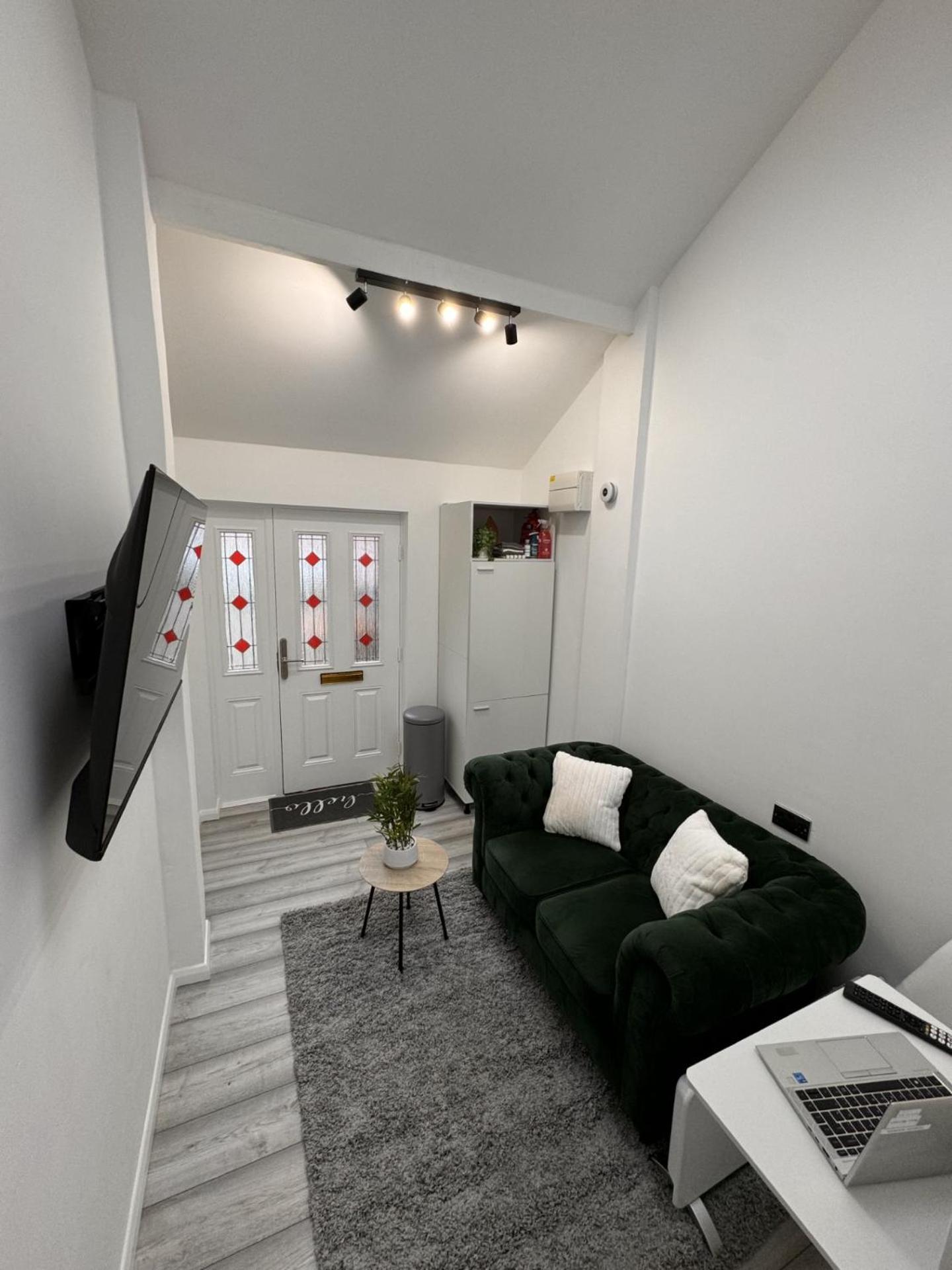 The Garage Guest House Birmingham Exterior photo